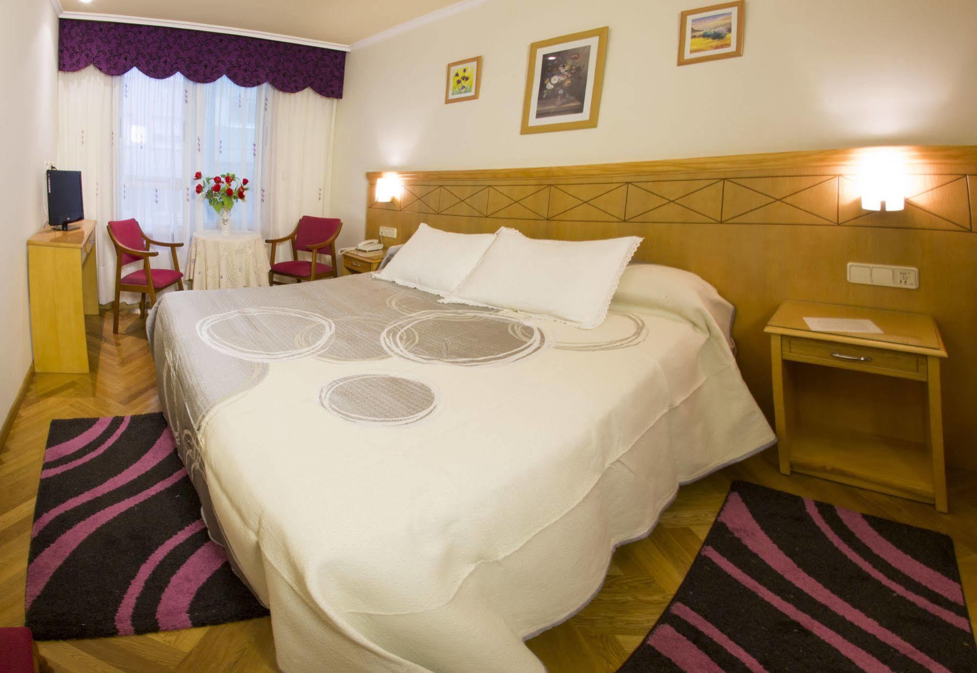 Hotel Cristal 2 아 코루냐 외부 사진